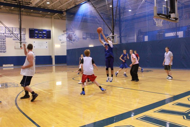 Varsity basketball takes a shot at a good season