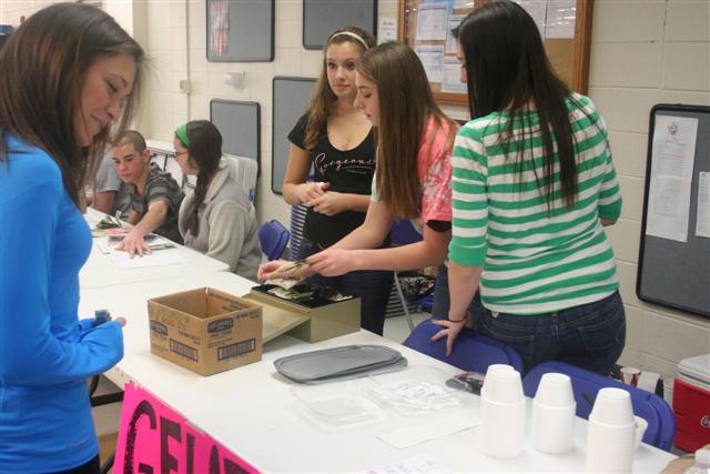 Italian Club sells gelato for Charity Bash