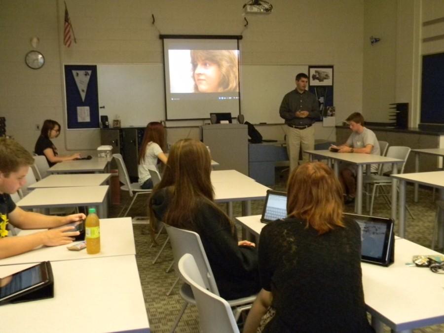 iPads replace textbooks, Friday class