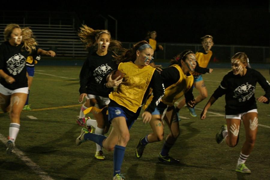 Senior and Junior white teams take win at annual powderpuff football game