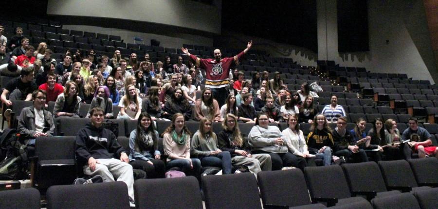 Chicago Wolves player visits, speaks with French classes