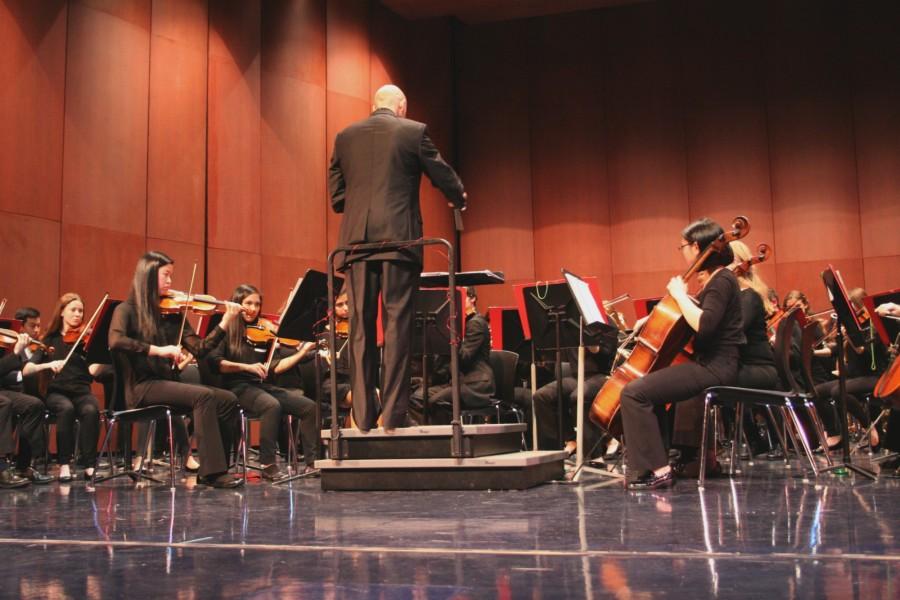 Orchestra+prepares+for+annual+winter+concert