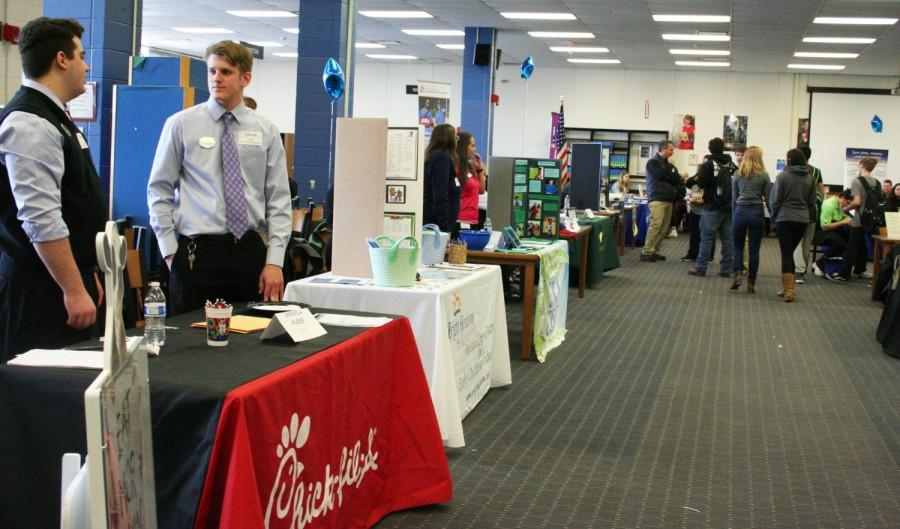 Students+visit+potential+employers++at+the+annual+job+fair.+