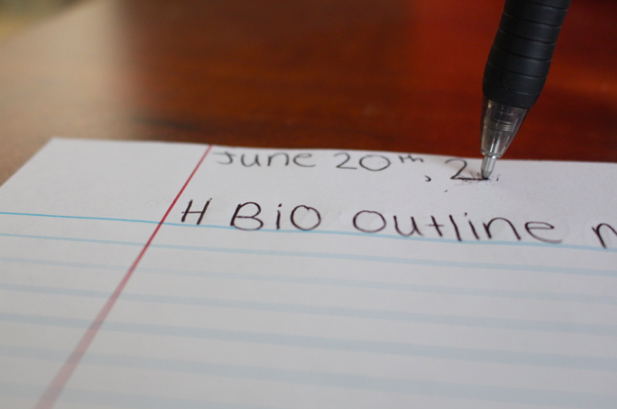A student begins their outline notes for summer honors bio. Honors bio is just one of the many summer school classes offered at LZHS that students often recommend.