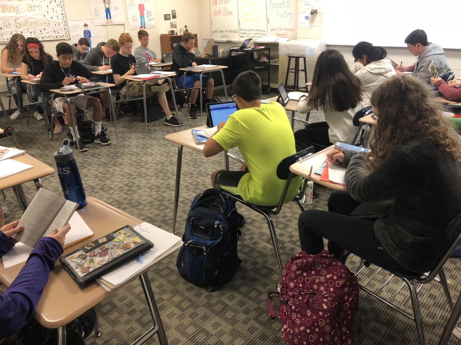Class size affects the learning environment, according to Rachael Lee, sophomore. However, Nicole Mironchik, senior, says classes with numerous students acts as a great way for collaboration.