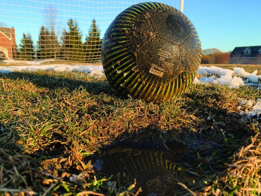 With rain the field becomes wet and muddy. Athletes must adapt to the conditions.