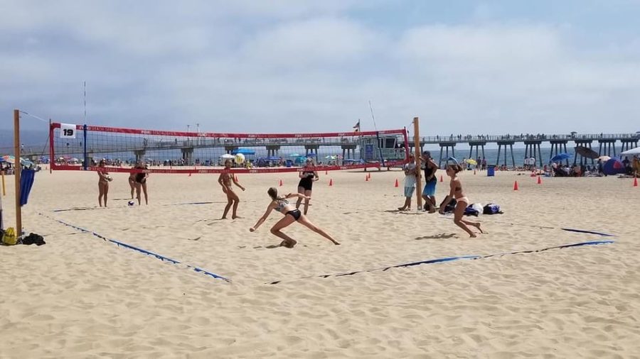 Chelsea+Williams+plays+volleyball+at+a+beach+volleyball+tournament+in+California.