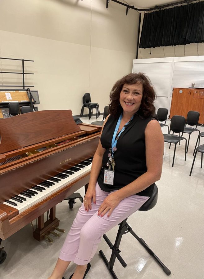 Joleen Kragt, the new choir director, has joined LZHS this year. She is now the director of Bel Canto and Blue Notes. 