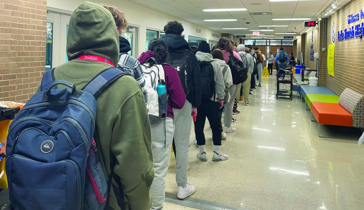 Tardy students wait in line to be scanned in for first period. This year, the new tardy policy may bar students from completing formative work they missed due to unexcused absences and tardies.